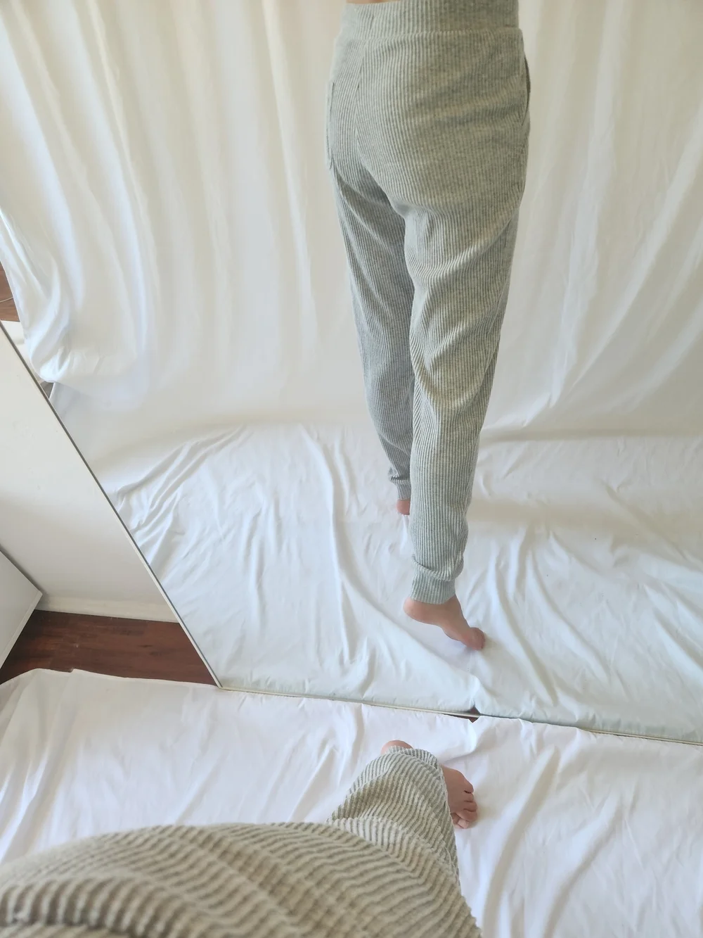 ALO Yoga Women's Ribbed Jogger Pants in Light Gray